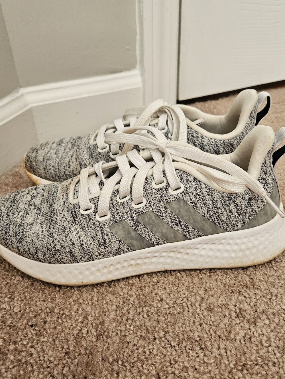 Sneakers - Picture 2 of 8